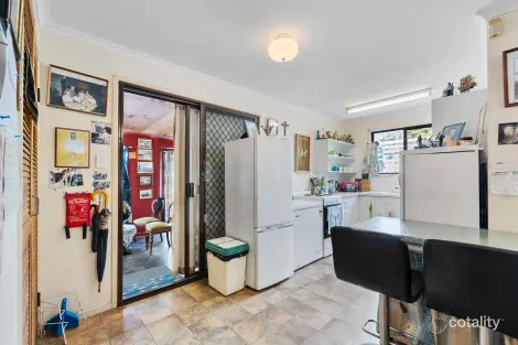 Property photo of 18 Trevor Street Beachmere QLD 4510