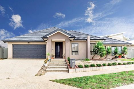 Property photo of 11 McLaren Chase Caroline Springs VIC 3023