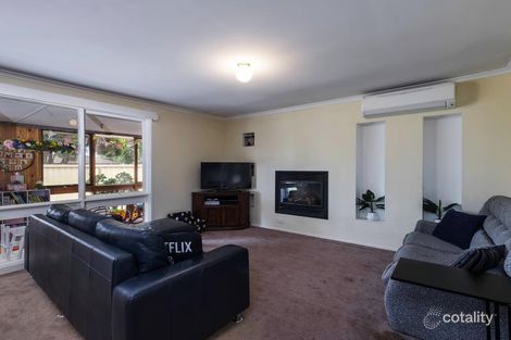 Property photo of 2 Linlithgow Way Melton West VIC 3337
