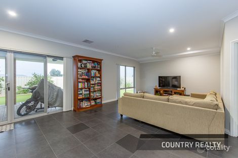 Property photo of 8 Oakover Place Northam WA 6401