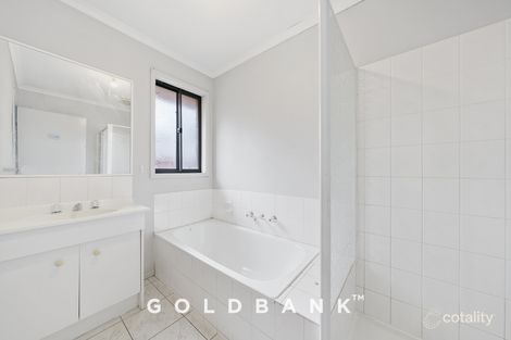 Property photo of 4 Pine Hill Court Cranbourne North VIC 3977