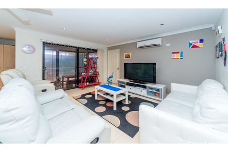 Property photo of 2/10 Wilmington Court Helensvale QLD 4212