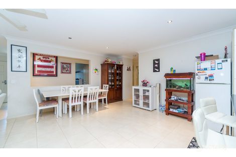 Property photo of 2/10 Wilmington Court Helensvale QLD 4212