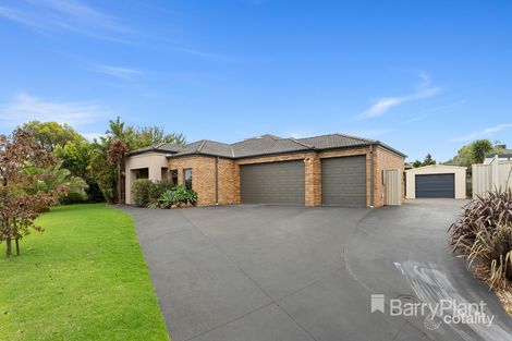 2 Ivanhoe Dene, Cranbourne East, VIC 3977