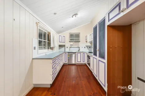 Property photo of 11 Rosina Street Kangaroo Point QLD 4169