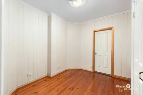 Property photo of 11 Rosina Street Kangaroo Point QLD 4169
