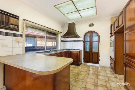 Property photo of 28 Chelmsford Crescent St Albans VIC 3021