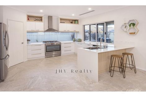 Property photo of 23 Indooroopilly Crescent Dunsborough WA 6281