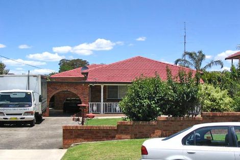 9 Weekes St, Balgownie, NSW 2519