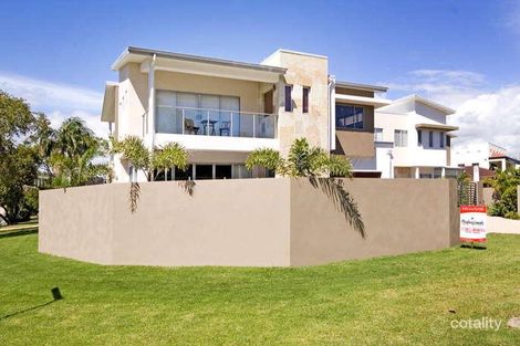 2/30 Poinsettia Ave, Runaway Bay, QLD 4216