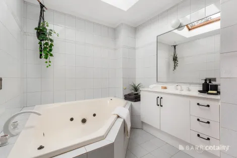 Property photo of 6 Gail Court Dingley Village VIC 3172