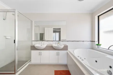 Property photo of 27 Riseberry Way Somerville WA 6430