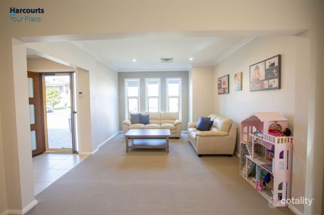 Property photo of 16 Granada Place Oakhurst NSW 2761