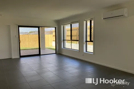 Property photo of 1/18 Darling Circuit Plainland QLD 4341