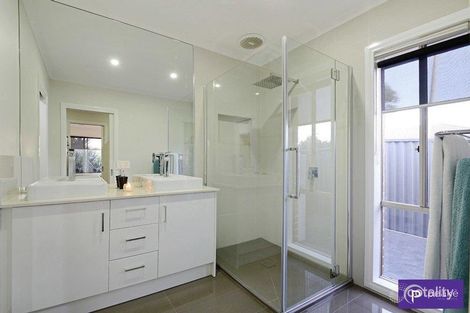 Property photo of 2 Milparinka Way Berwick VIC 3806