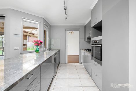 Property photo of 2 Badger Court Narre Warren VIC 3805