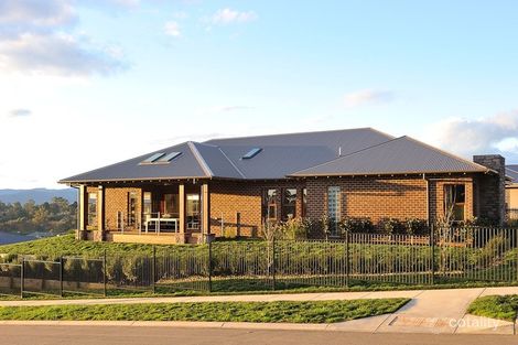 124 Jackson Dr, Drouin, VIC 3818