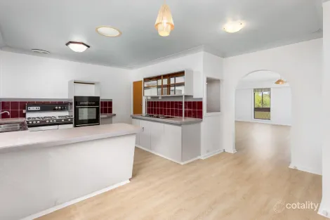 Property photo of 11 Hayward Place Australind WA 6233