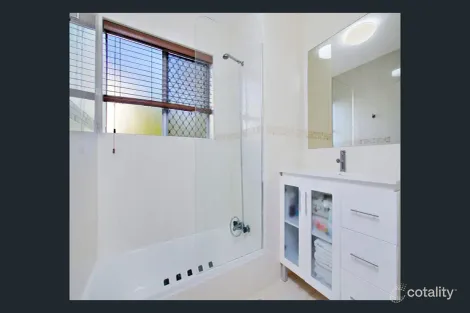 Property photo of 1/39 Kirkland Avenue Coorparoo QLD 4151