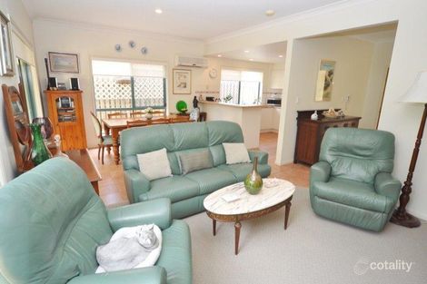 Property photo of 2/4 Gordon Street Labrador QLD 4215