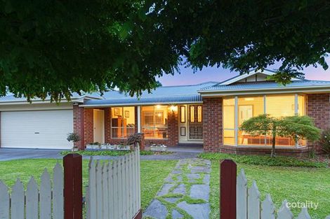 2 Charlwood Dr, Mooroolbark, VIC 3138