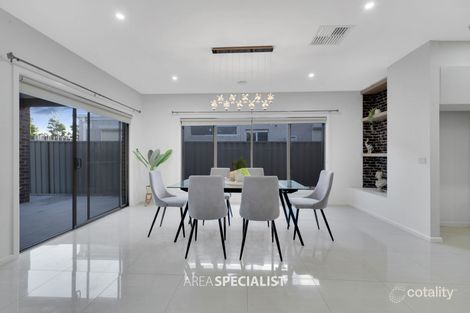 Property photo of 8 Stag Close Cranbourne East VIC 3977
