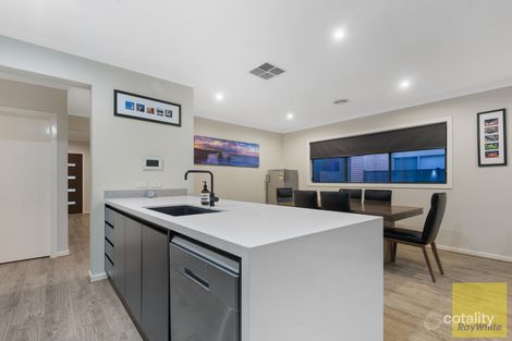 Property photo of 21 Wimbledon Grove Truganina VIC 3029