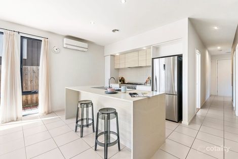 Property photo of 15 Burn Nar Look Drive Burwood VIC 3125