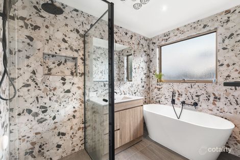 Property photo of 13 Hummingbird Place South Morang VIC 3752