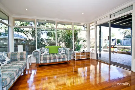 Property photo of 10 Eriden Close Glen Waverley VIC 3150