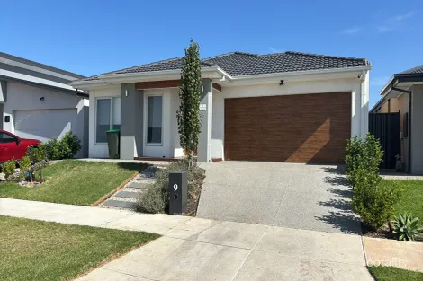 9 MIDFORD AVE, WERRIBEE, VIC 3030
