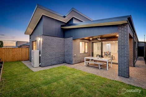 Property photo of 14 Langdale Drive Croydon Hills VIC 3136