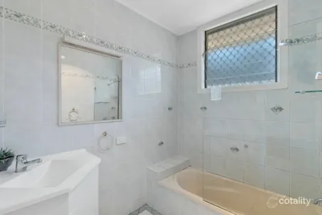 Property photo of 7 Algona Street Labrador QLD 4215