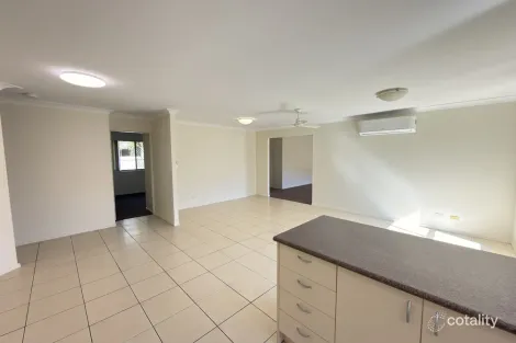 Property photo of 8 Benjamin Court Yamanto QLD 4305
