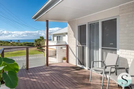 Property photo of 62 Ocean View Parade Caves Beach NSW 2281