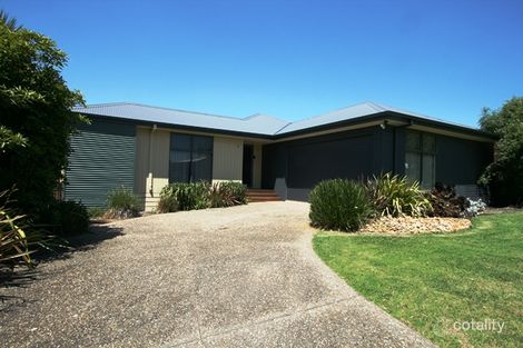 19 Norman Dr, Cowes, VIC 3922