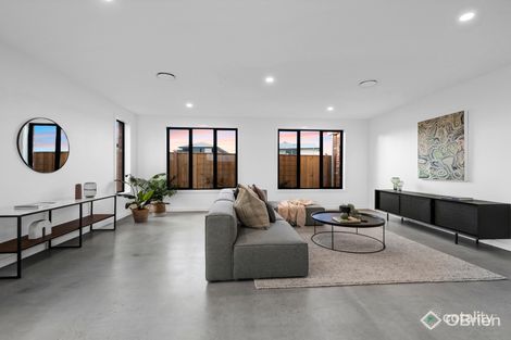 18 Gumtree Gr, Officer, VIC 3809