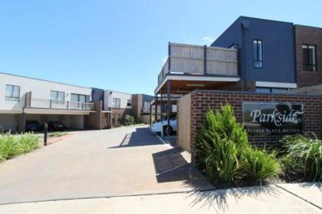 2/9 Petrea Pl, Harkness, VIC 3337