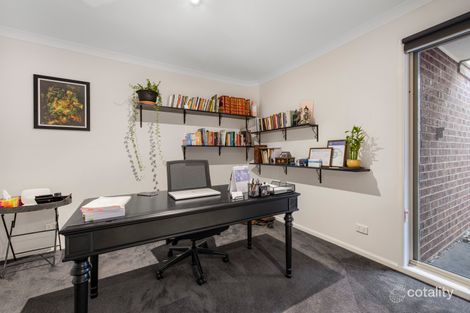 Property photo of 31 Stringy Bark Circuit Pakenham VIC 3810