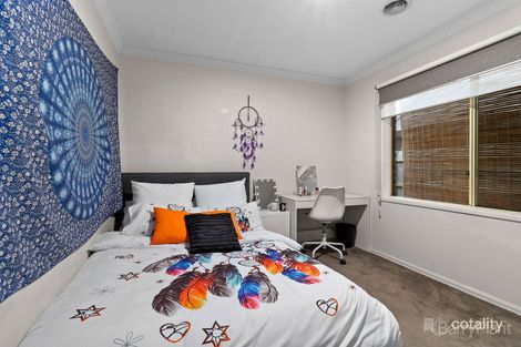 Property photo of 3 Thornbill Circuit Pakenham VIC 3810