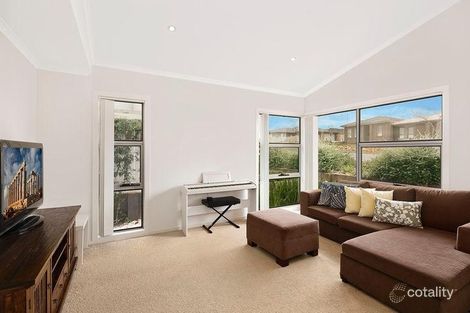 Property photo of 33 Mobourne Street Bonner ACT 2914