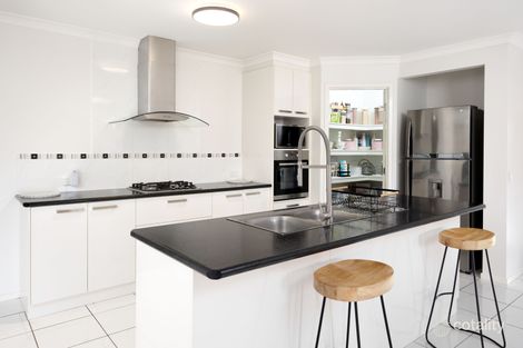 Property photo of 14 Craig Circuit Leneva VIC 3691
