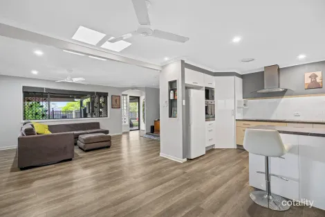 Property photo of 32 Dobell Collingwood Park QLD 4301