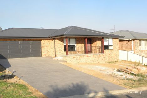 Property photo of 10 Hambrook Place Young NSW 2594