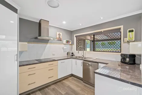 Property photo of 32 Dobell Collingwood Park QLD 4301