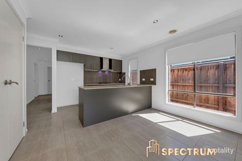 Property photo of 10 Mazel Drive Tarneit VIC 3029