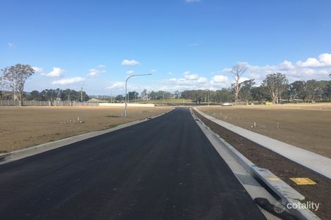 Property photo of 32 Saddleback Crescent Stream Hill NSW 2526