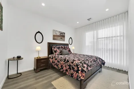 Property photo of 31 Roseneath Way Mickleham VIC 3064