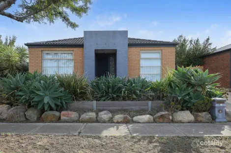 32 Condamine Ave, Manor Lakes, VIC 3024