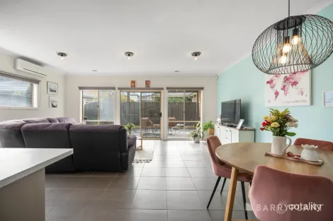 Property photo of 6 Wembley Circuit Pakenham VIC 3810